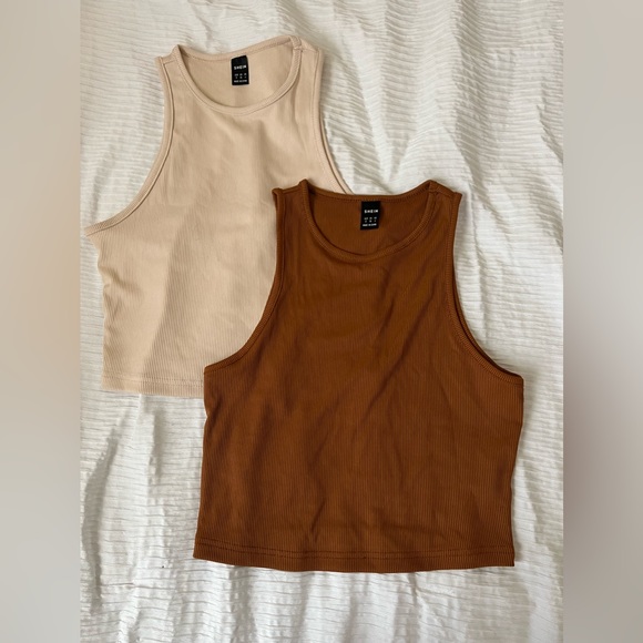 2 Racerback cropped tops - Picture 2 of 5